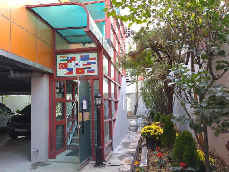 Embassy Guesthouse Itaewon Сеул Экстерьер фото